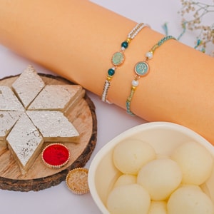 Om Rakhi Duo with Kaju Katli & Rasgulla