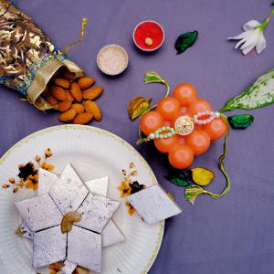 Heritage Sweetness & Nutty Delight Rakhi - Rakhi and Dry Fruits to USA