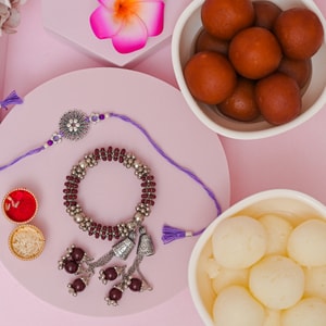 Designer Bhaiya Bhabhi Rakhi Hamper with Gulab Jamun & Rasgulla
