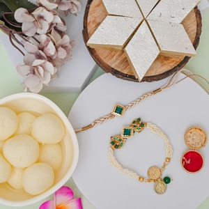 Emerald Bhaiya Bhabhi Rakhi Hamper with Kaju Katli & Rasgulla