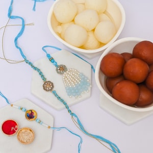 Om Bhaiya Bhabhi Rakhi Hamper with Rasgulla & Gulab Jamun