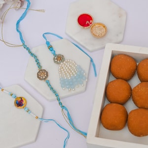 Om Bhaiya Bhabhi Rakhi with Besan Laddu